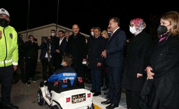 İçişleri Bakanı Soylu, AK Parti Balıkesir İl Başkanlığını ziyaret etti: