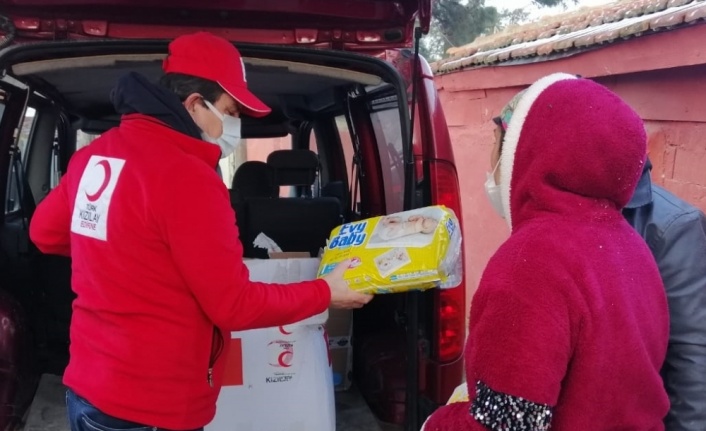 Edirne'de Türk Kızılay'dan yangında evi hasar gören ailelere yardım