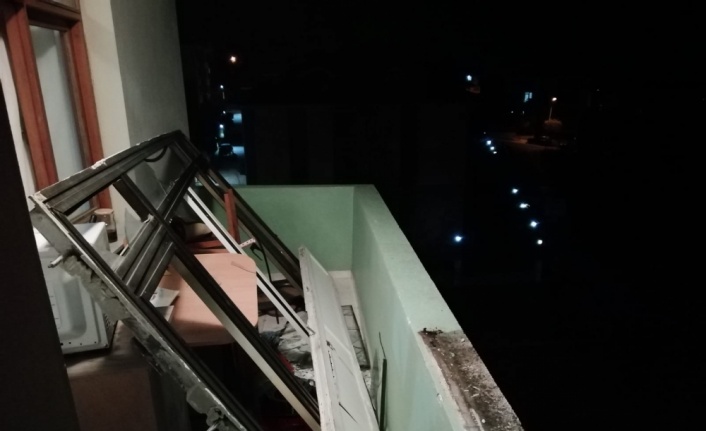 Karamürsel'de bir evin mutfağındaki doğal gaz patlaması hasara yol açtı