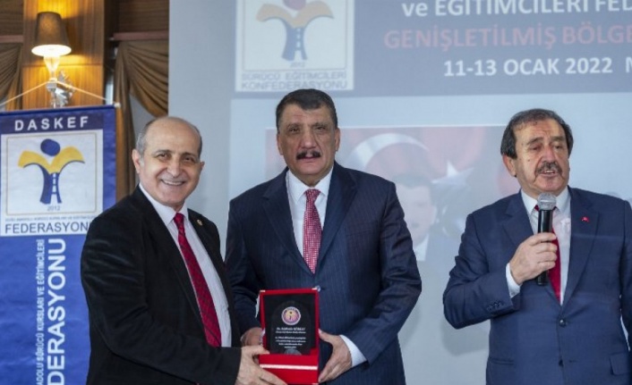 Büyükşehir Belediye Başkanı Gürkan, TÜSEKON programına katıldı