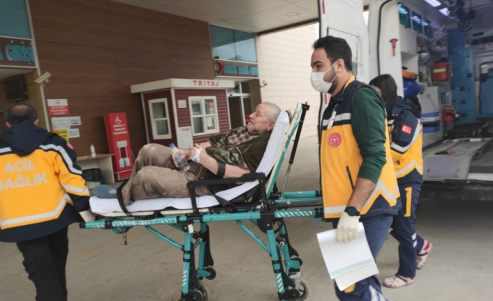 Tadilat yaparken merdivenlerden düşen yaşlı adam yaralandı