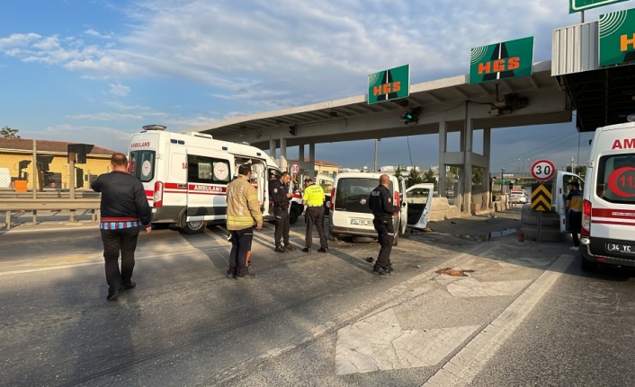 Sancaktepe'de beton bariyere çarpan araçtaki 2 kişi ağır yaralandı
