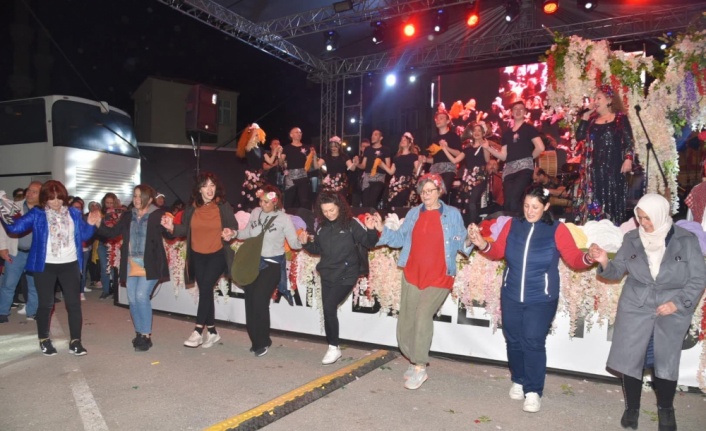 Suzan Kardeş, Edirne'deki Hıdırellez Şenlikleri'nde konser verdi