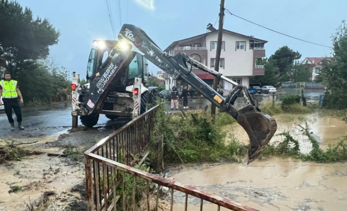 GÜNCELLEME - Sakarya'da sağanak nedeniyle bazı ev ve iş yerlerini su bastı