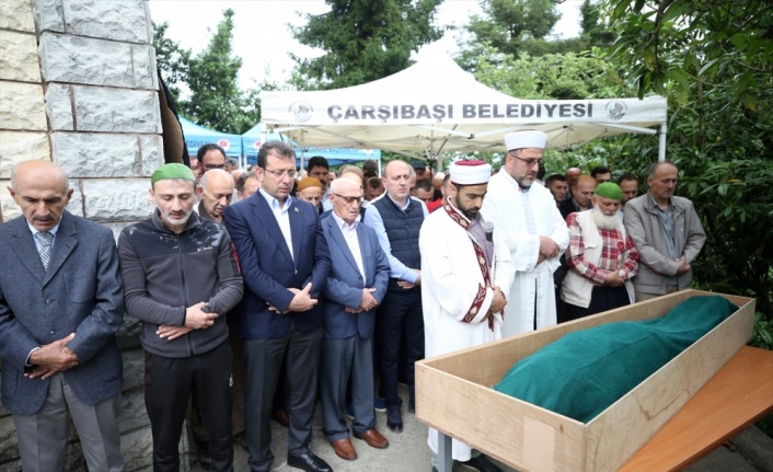 İBB Başkanı Ekrem İmamoğlu, Trabzon'da cenaze törenine katıldı