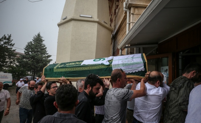 İtalya'daki helikopter kazasında yaşamını yitiren Arif Cez'in cenazesi Bursa'da defnedildi