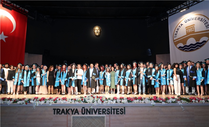 Trakya Üniversitesi Edebiyat Fakültesinde mezuniyet töreni yapıldı