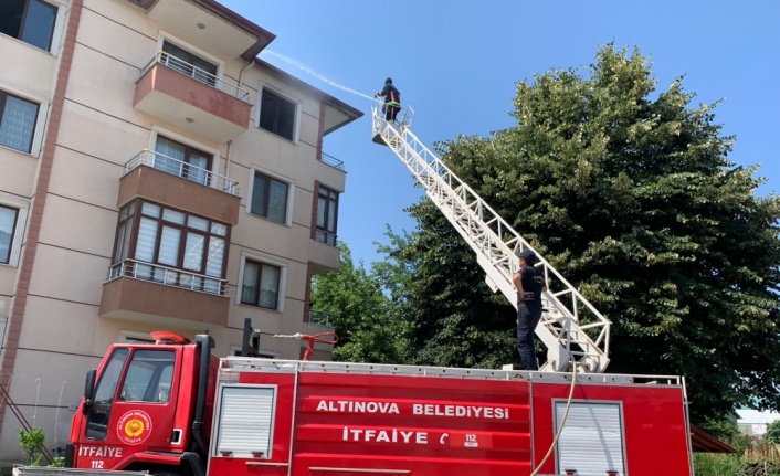 Yalova'da apartmanın dördüncü katında çıkan yangın söndürüldü