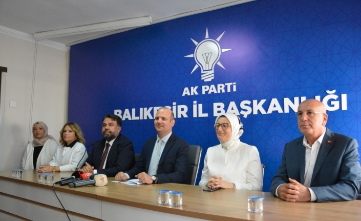 AK Parti Genel Başkan Yardımcısı İleri, partisinin Balıkesir il başkanlığını ziyaret etti: