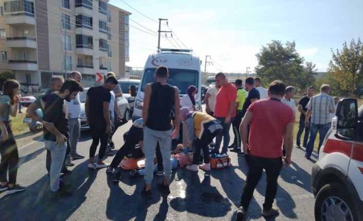 Kırklareli'nde otomobil ile motosikletin çarpıştığı kazada 2 kişi yaralandı