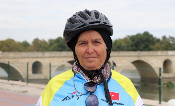 Emekli öğretmen çift yaşamlarına ikili bisikletle sağlık ve neşe katıyor