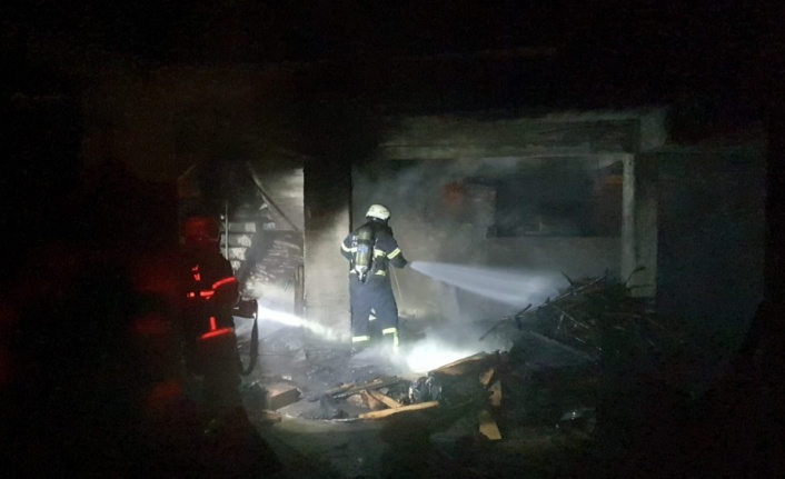 Kandıra'da bir binanın bodrum katında çıkan yangın söndürüldü