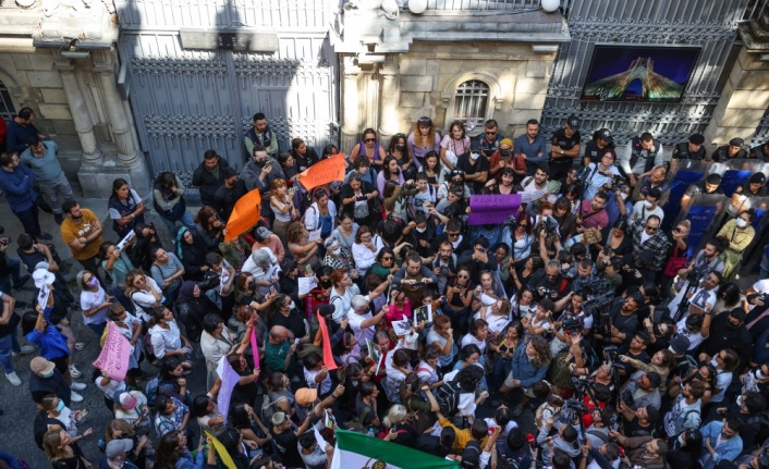 Mahsa Emini'nin ölümü, İstanbul’daki İran Başkonsolosluğu önünde protesto edildi