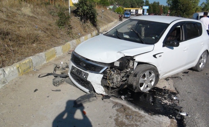 Trafik kazasında yaralanan kadın sürücü yaşam mücadelesini kaybetti