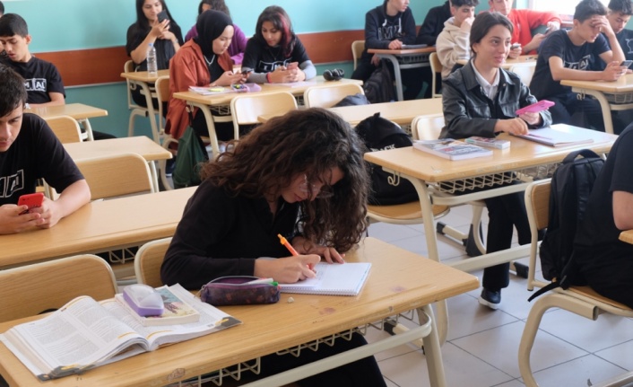 Zeytinburnu Belediyesinden 4 bin lise öğrencisine eğitim desteği