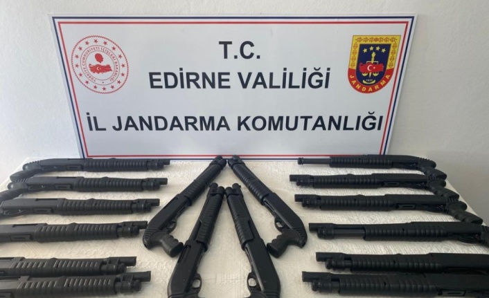 Edirne'de bir kargo şubesinde 16 pompalı tüfek ele geçirildi