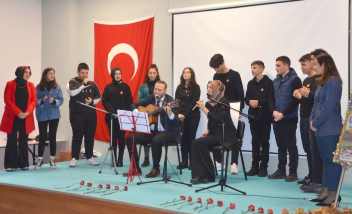 Karamürsel'de 24 Kasım Öğretmenler Günü kutlandı