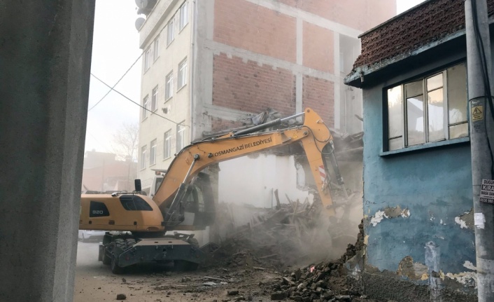 Osmangazi'de 86 metruk bina yıkıldı