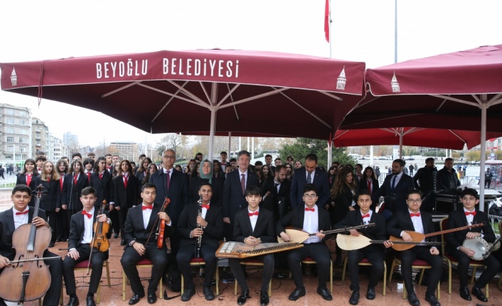 Taksim'de Öğretmenler Günü dolayısıyla tören düzenlendi