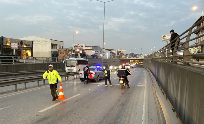 Başiskele'de  otomobille çarpışan polis motosikletindeki 2 polis yaralandı