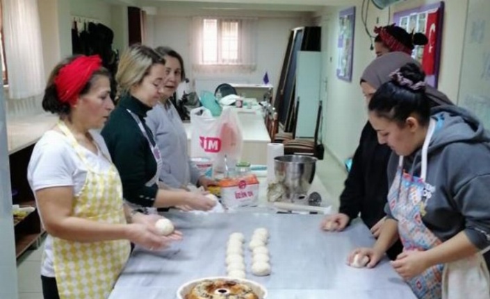 İZMEK'te aşçılık ve pastacılık kursuna yoğun ilgi