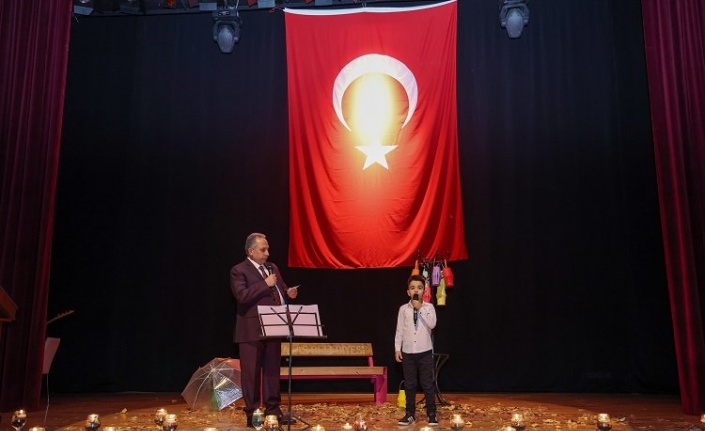 Mustafa Yalçın'dan 'vatan' şiiri