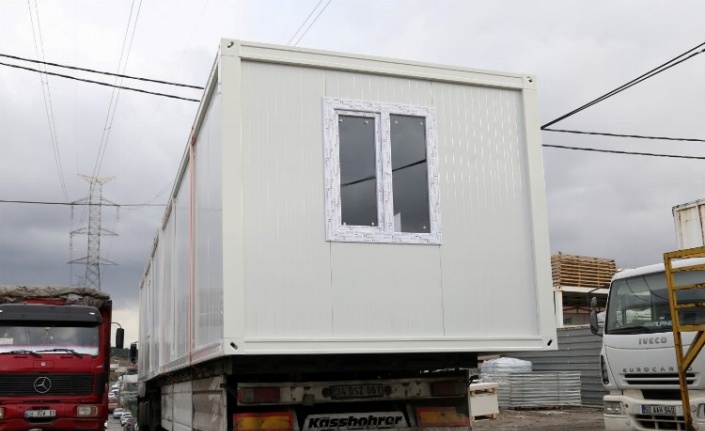 Kocaeli, Sahra Hastanesi için konteynerleri Hatay'a gönderiyor