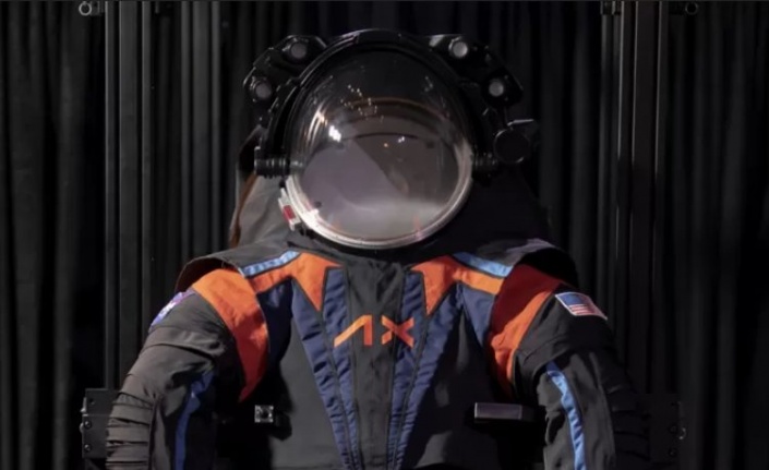 NASA yeni 'Uzay kıyafeti'ni tanıttı