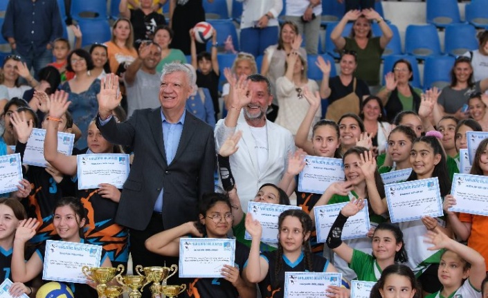 İzmir Narlıdere'nin spor okullarında sertifika heyecanı