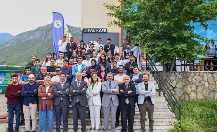 PAÜ'de Büyükşehir Belediyesi Gençlik Noktası açıldı