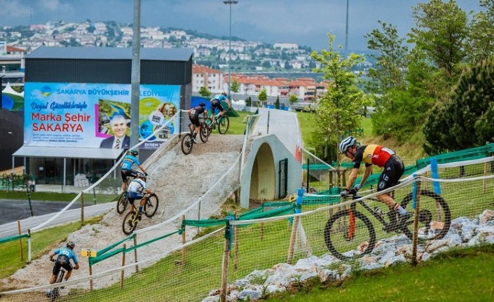 Sakarya'da Ayçiçeği Bisiklet Vadisi’nde kıyasıya rekabet
