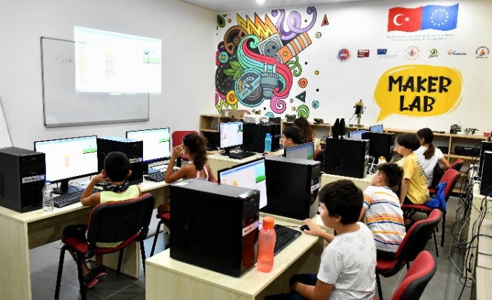 Antalya Muratpaşa'da robotik kodlama eğitimleri başladı
