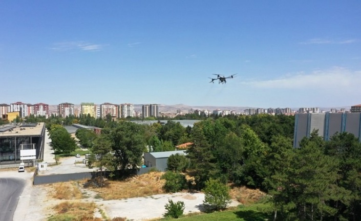 Kayseri Kocasinan'da droneli ilaçlama