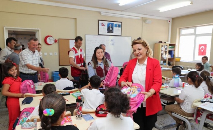 İzmit'in kırsaldaki okullara eğitim desteği sürüyor